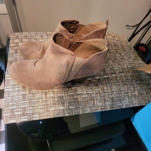 Camel colored Madden Girl booties, sz. 9m. Slightly worn.